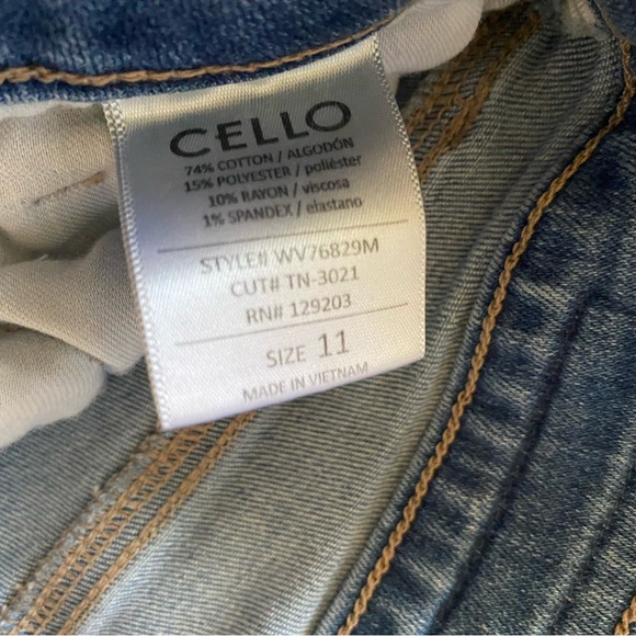 Women’s Bundle (Jeans & Hoodie) - Picture 7 of 11